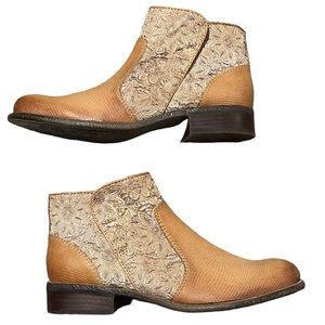 OTBT Dare Devil Tan Bootie w/ Brocade Detail Size 8